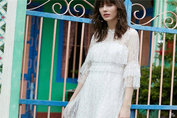 蕾絲裙適合什么場(chǎng)合穿 不同場(chǎng)合穿搭技巧 蕾絲裙適合什么場(chǎng)合穿 不同場(chǎng)合穿搭技巧