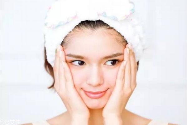 粉底和遮瑕哪個先用 粉底和遮瑕順序 粉底和遮瑕哪個先用 粉底和遮瑕順序