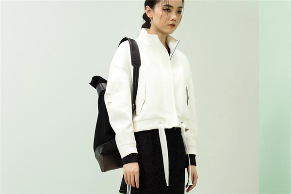 滌綸面料的衣服怎么洗 正常洗滌即可 滌綸面料的衣服怎么洗 正常洗滌即可