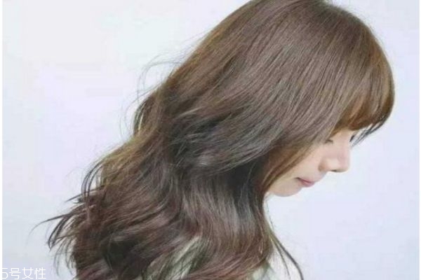 蜂蜜茶色適合什么膚色 蜜茶色適合人群 蜂蜜茶色適合什么膚色 蜜茶色適合人群