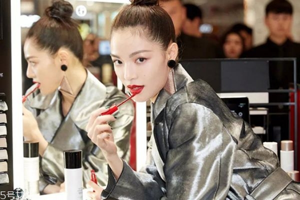 嬌蘭小燈泡色號選擇 教你如何挑選最適合你的色號 嬌蘭小燈泡色號選擇 教你如何挑選最適合你的色號