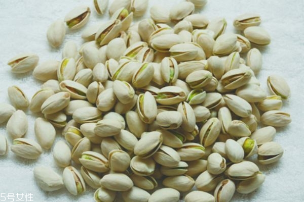 怎么辨別開心果的優(yōu)劣 三招挑出最美味的開心果 怎么辨別開心果的優(yōu)劣 三招挑出最美味的開心果