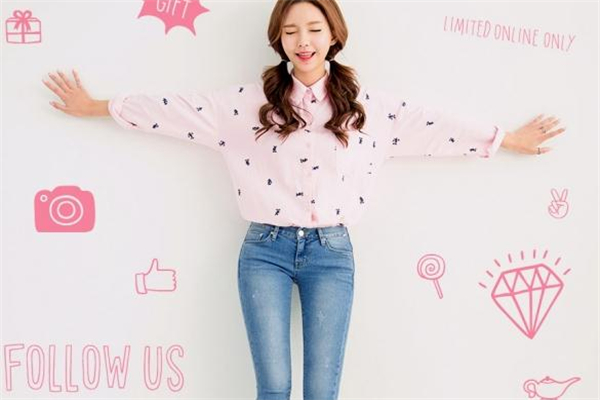 粉色襯衫配什么褲子 春季浪漫搭配 粉色襯衫配什么褲子 春季浪漫搭配