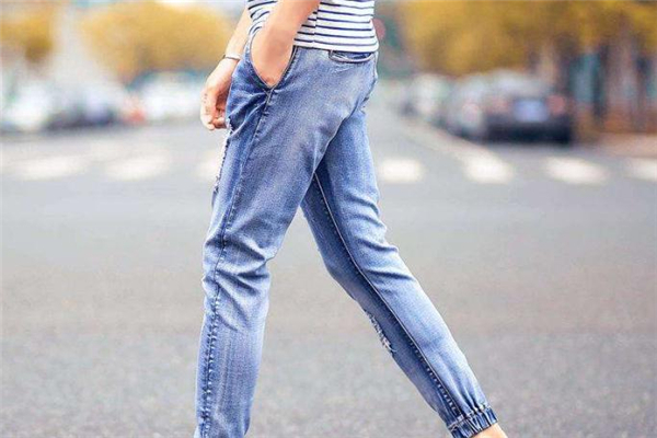 水洗牛仔褲和原色牛仔褲的區(qū)別 工藝大不同 水洗牛仔褲和原色牛仔褲的區(qū)別 工藝大不同