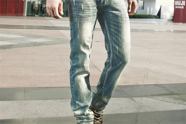 水洗牛仔褲會掉色嗎 分情況對待 水洗牛仔褲會掉色嗎 分情況對待