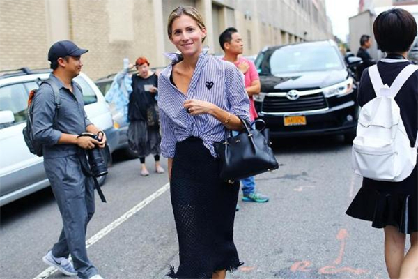 藍(lán)色襯衫怎么搭配好看 襯衫穿搭新花樣 藍(lán)色襯衫怎么搭配好看 襯衫穿搭新花樣