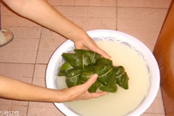 包粽子用的是什么葉子 這幾種葉子都可以包粽子 包粽子用的是什么葉子 這幾種葉子都可以包粽子