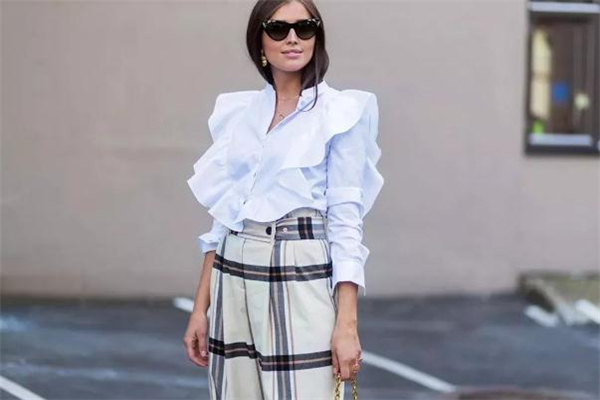 宮廷風(fēng)襯衫怎么搭配 早春華麗穿搭 宮廷風(fēng)襯衫怎么搭配 早春華麗穿搭