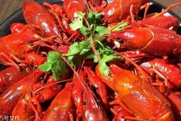 小龍蝦蝦線怎么挑出來 洗蝦被扎傷怎么辦 小龍蝦蝦線怎么挑出來 洗蝦被扎傷怎么辦