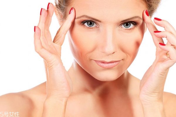 四十多歲女人適合護膚品 四五十歲的女人適合什么護膚品 四十多歲女人適合護膚品 四五十歲的女人適合什么護膚品