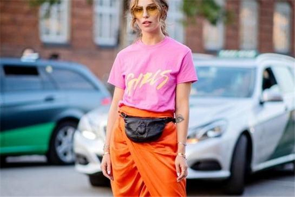 緞面半裙怎么搭上衣 緞面半身裙搭配攻略 緞面半裙怎么搭上衣 緞面半身裙搭配攻略