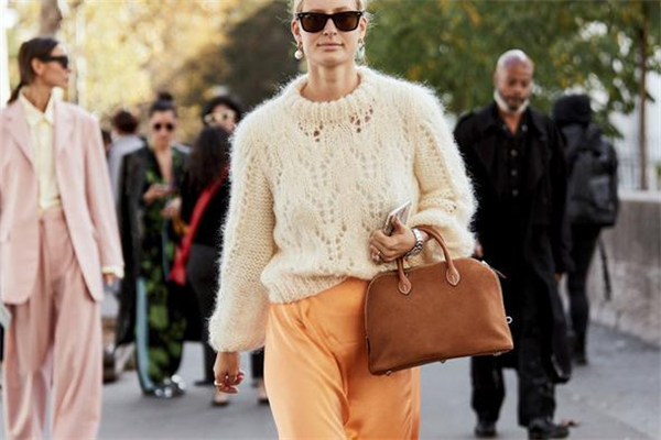 緞面半裙怎么搭上衣 緞面半身裙搭配攻略 緞面半裙怎么搭上衣 緞面半身裙搭配攻略