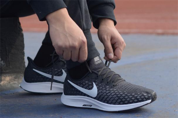 耐克飛馬35拆解 專業(yè)跑者的首選 耐克飛馬35拆解 專業(yè)跑者的首選