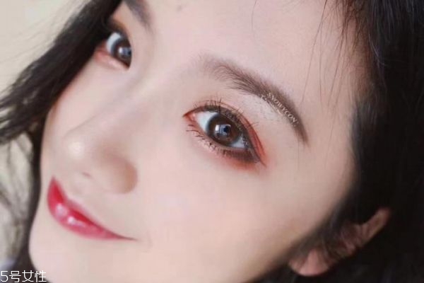 先畫眼妝還是先戴美瞳 先戴美瞳還是先化眼妝 先畫眼妝還是先戴美瞳 先戴美瞳還是先化眼妝