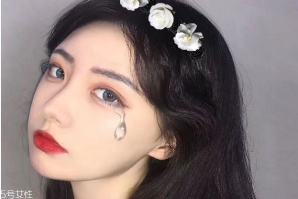 化完妝了還能戴美瞳嗎 戴美瞳的禁忌 化完妝了還能戴美瞳嗎 戴美瞳的禁忌