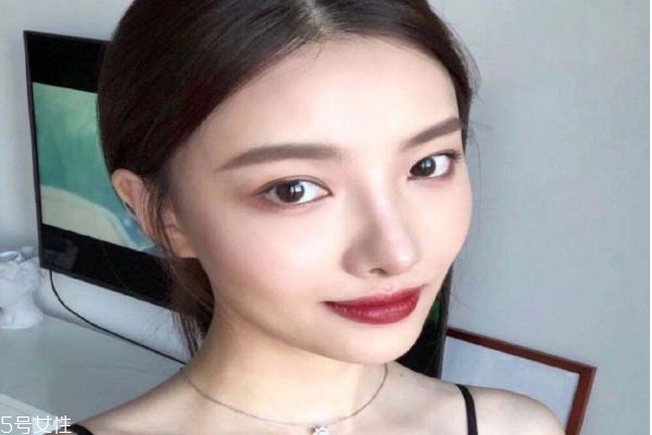 化完妝了還能戴美瞳嗎 戴美瞳的禁忌 化完妝了還能戴美瞳嗎 戴美瞳的禁忌