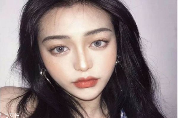 化完妝了還能戴美瞳嗎 戴美瞳的禁忌 化完妝了還能戴美瞳嗎 戴美瞳的禁忌