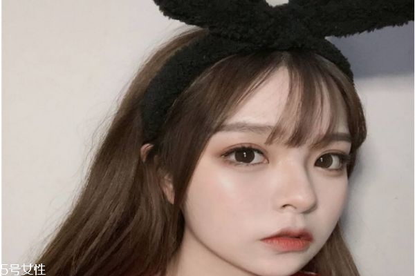 臉部打底化妝步驟 基礎(chǔ)打底打造完美底妝 臉部打底化妝步驟 基礎(chǔ)打底打造完美底妝