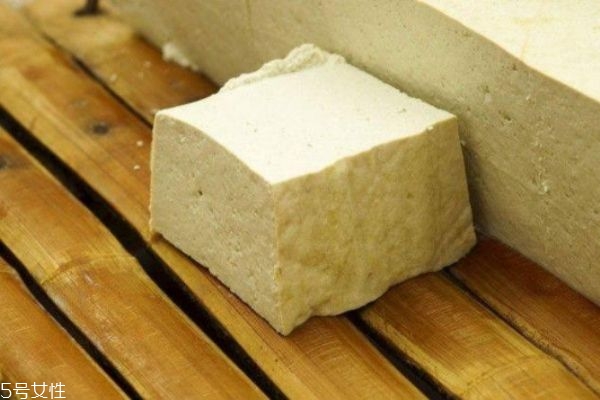 孕婦能吃豆腐嗎 吃豆腐的注意事項 孕婦能吃豆腐嗎 吃豆腐的注意事項