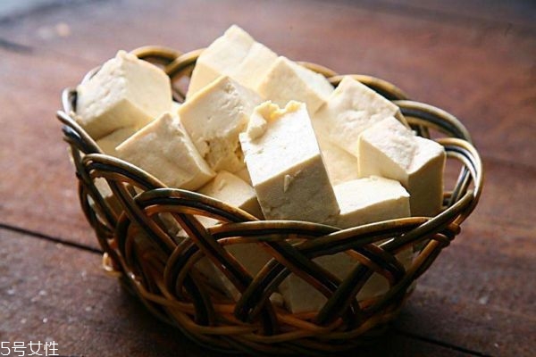 如何挑選豆腐 豆腐的選購(gòu)技巧 如何挑選豆腐 豆腐的選購(gòu)技巧