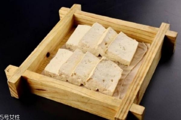 如何挑選豆腐 豆腐的選購(gòu)技巧 如何挑選豆腐 豆腐的選購(gòu)技巧
