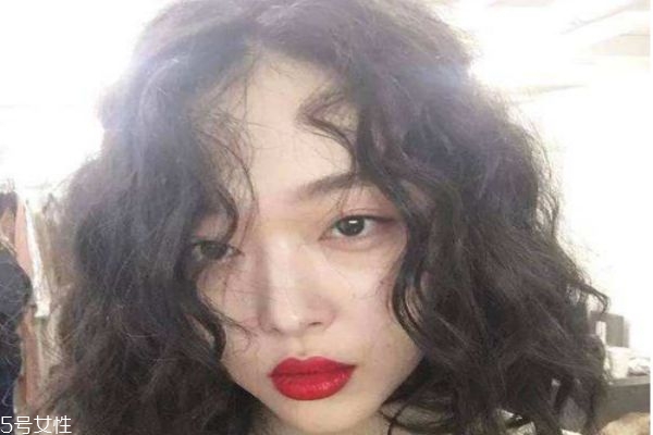 睡不醒發(fā)型配什么顏色 睡不醒頭染什么色好看 睡不醒發(fā)型配什么顏色 睡不醒頭染什么色好看