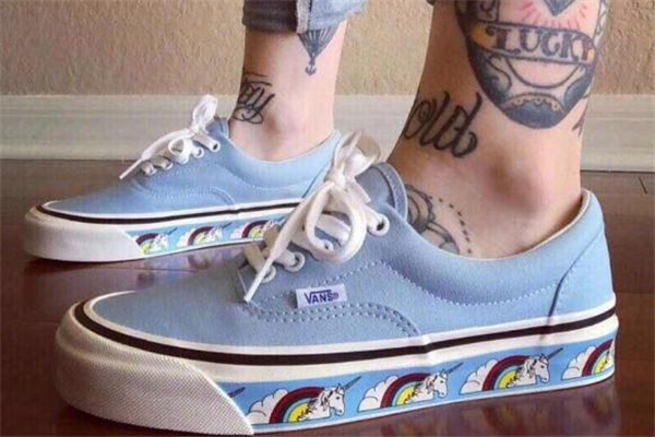 vans獨(dú)角獸鞋多少錢 vans獨(dú)角獸發(fā)售價 vans獨(dú)角獸鞋多少錢 vans獨(dú)角獸發(fā)售價