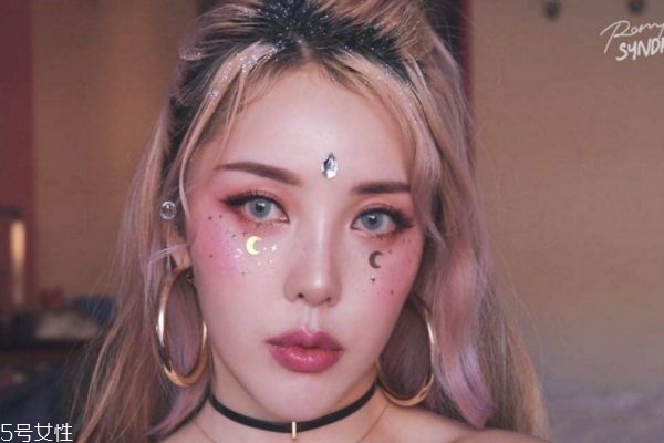 怎么戴美瞳 佩戴美瞳的建議 怎么戴美瞳 佩戴美瞳的建議