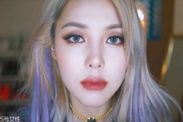 美瞳戴多久就要摘下來 美瞳不宜長時間佩戴 美瞳戴多久就要摘下來 美瞳不宜長時間佩戴