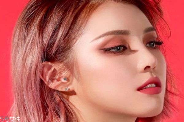 戴著美瞳睡覺(jué)會(huì)怎么樣 安全佩戴隱形眼鏡需要注意 戴著美瞳睡覺(jué)會(huì)怎么樣 安全佩戴隱形眼鏡需要注意