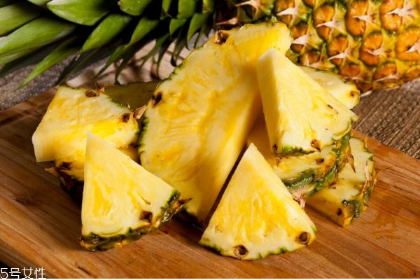 吃菠蘿爛嘴角怎么回事 吃菠蘿嘴角爛了怎么辦 吃菠蘿爛嘴角怎么回事 吃菠蘿嘴角爛了怎么辦