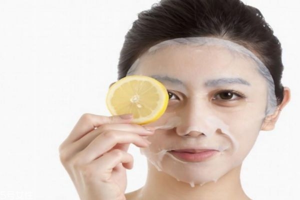 檸檬汁可以直接敷臉嗎 檸檬敷臉的正確方法 檸檬汁可以直接敷臉嗎 檸檬敷臉的正確方法