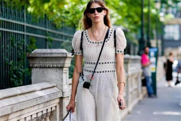 手臂粗可以穿泡泡袖嗎 看具體身型 手臂粗可以穿泡泡袖嗎 看具體身型