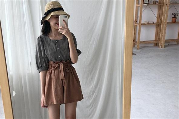 泡泡袖上衣配什么褲子 今夏流行穿搭 泡泡袖上衣配什么褲子 今夏流行穿搭