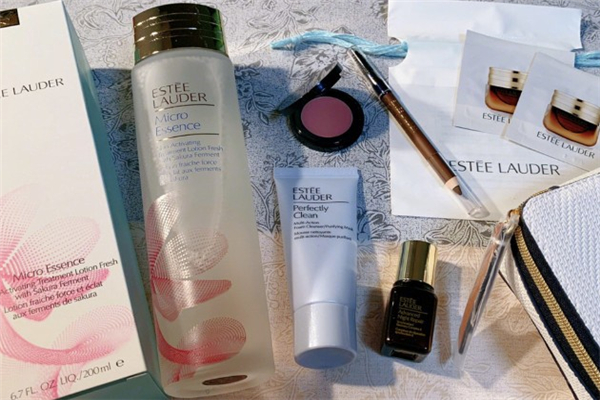 雅詩蘭黛櫻花微精華怎么用 櫻花微精華正確用法 雅詩蘭黛櫻花微精華怎么用 櫻花微精華正確用法