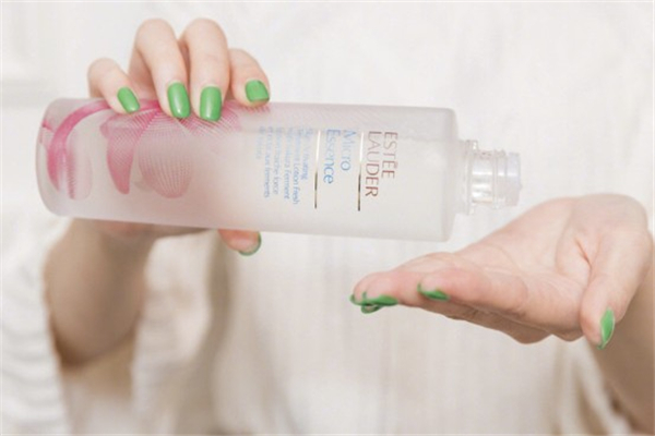 雅詩蘭黛櫻花微精華怎么用 櫻花微精華正確用法 雅詩蘭黛櫻花微精華怎么用 櫻花微精華正確用法