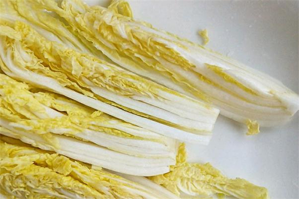 黃芽菜可以生吃嗎 涼拌黃芽菜做法 黃芽菜可以生吃嗎 涼拌黃芽菜做法