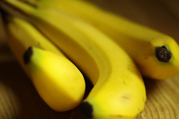 桃子可以和香蕉一起吃嗎 香蕉的作用 桃子可以和香蕉一起吃嗎 香蕉的作用