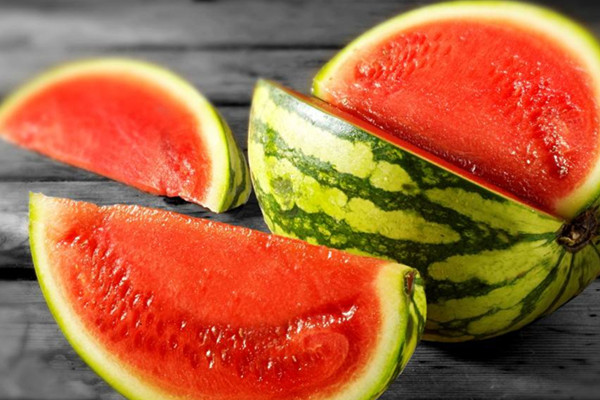 西瓜可以和酸奶一起吃嗎 西瓜的作用 西瓜可以和酸奶一起吃嗎 西瓜的作用