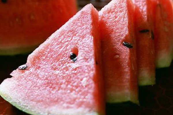 西瓜可以和酸奶一起吃嗎 西瓜的作用 西瓜可以和酸奶一起吃嗎 西瓜的作用