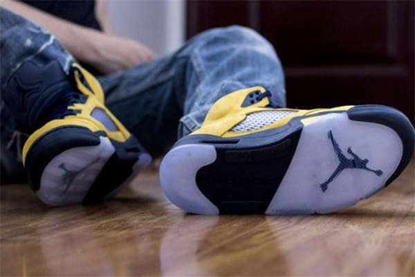 aj5密歇根什么時(shí)候發(fā)售 aj5 michigan天價(jià)配色 aj5密歇根什么時(shí)候發(fā)售 aj5 michigan天價(jià)配色