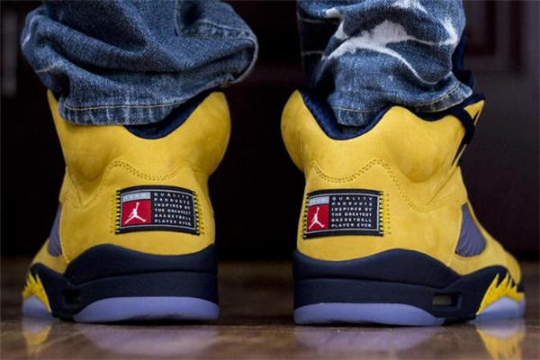 aj5密歇根發(fā)售價格 aj5 michigan配色原價 aj5密歇根發(fā)售價格 aj5 michigan配色原價