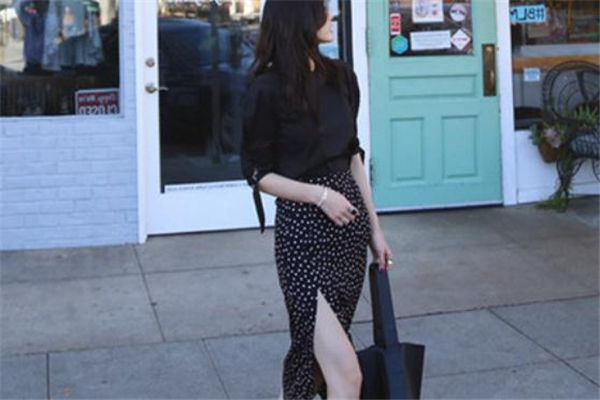 開(kāi)叉半身裙怎么分前后 開(kāi)叉裙區(qū)分前后方法 開(kāi)叉半身裙怎么分前后 開(kāi)叉裙區(qū)分前后方法