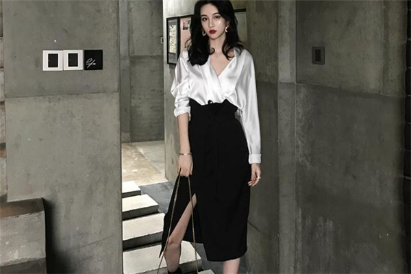 開(kāi)叉半身裙怎么分前后 開(kāi)叉裙區(qū)分前后方法 開(kāi)叉半身裙怎么分前后 開(kāi)叉裙區(qū)分前后方法