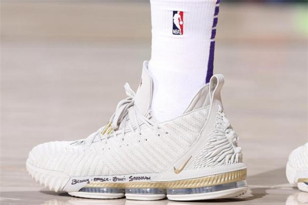 耐克詹姆斯16hfr男生能穿嗎 詹16hfr有男碼嗎 耐克詹姆斯16hfr男生能穿嗎 詹16hfr有男碼嗎
