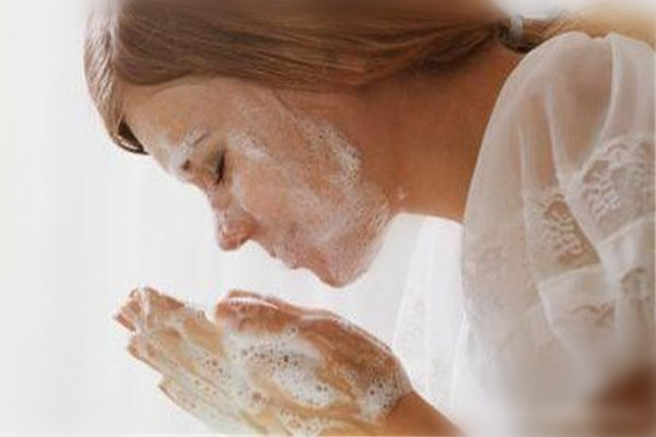 敏感肌膚該怎么選擇面膜 這樣選擇比較好 敏感肌膚該怎么選擇面膜 這樣選擇比較好