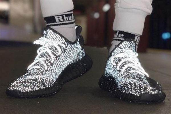 yeezy350黑色滿天星上腳效果 椰子滿天星黑色實物 yeezy350黑色滿天星上腳效果 椰子滿天星黑色實物