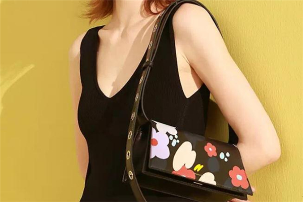 2019小ck520花蜜包多少錢 小ck520限定禮盒價格 2019小ck520花蜜包多少錢 小ck520限定禮盒價格