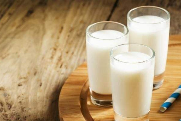 過期牛奶的用途 過期的牛奶有什么用途 過期牛奶的用途 過期的牛奶有什么用途