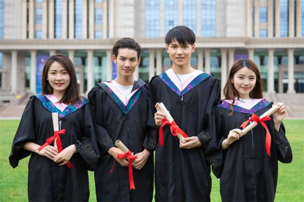 學(xué)士服有大小號(hào)嗎 學(xué)士服碼數(shù) 學(xué)士服有大小號(hào)嗎 學(xué)士服碼數(shù)